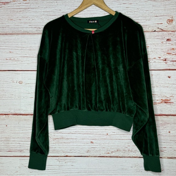 Suzi Kondi Tops - NWT Suzie Suzi Kondi Front Pleat Velour Sweatshirt in Bottle Green Sz XS
